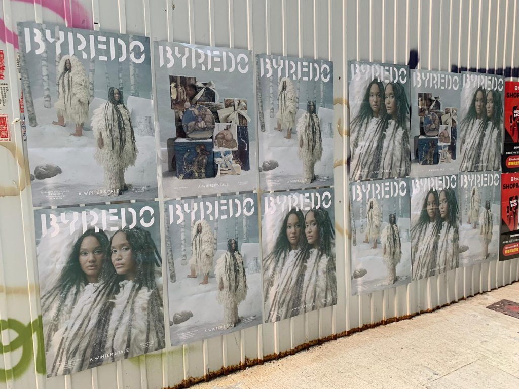 海報創意張貼方法 - 強化系列感 - BYREDO